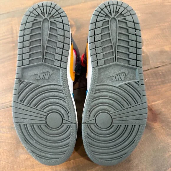 Air Jordan Big Kid’s 1Y US (32 EU) Mid SE White/Taxi-Dark Shadow - Picture 2 of 4